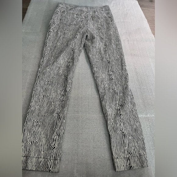 Joseph Ribkoff Zebra Print Pull On Pants Black Silver Woodgrain Striped Sz 8 - Picture 7 of 7